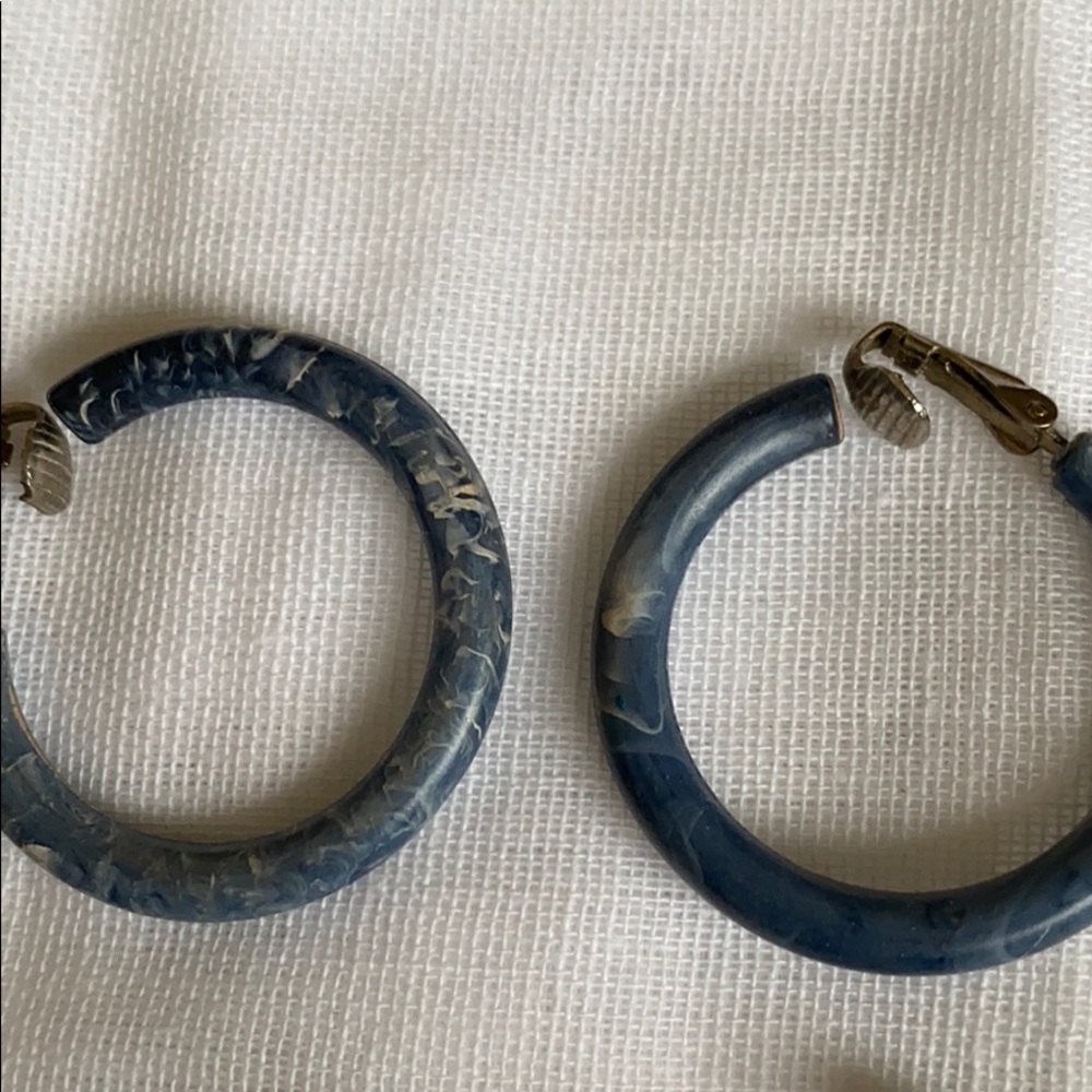2 pair clip on earrings - Picture 2 of 3